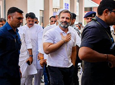 രാഹുലിനെ അയോഗ്യനാക്കൽ: വ്യാപക പ്രതിഷേധം; നിയമസഭ യിൽ വാക്കൗട്ട്; ട്രെയിൻ തടഞ്ഞിട്ടു; പ്രകടനങ്ങൾ